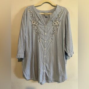 3/$20 Catherine’s Blue/White Embroidered Floral Button Down 3/4 Sleeve 2XL